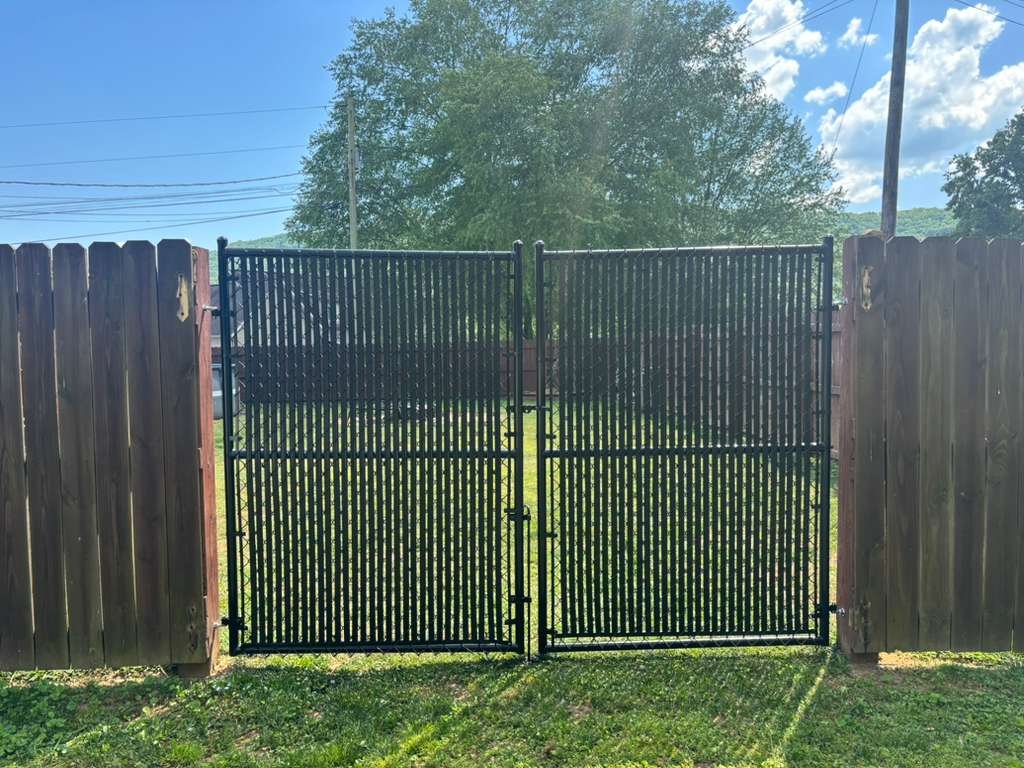 Aluminum fence installation in Chattanooga TN